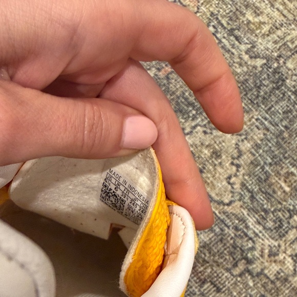 ADIDAS GAZELLE INDOOR Crew Yellow Cloud White Gold - Picture 5 of 5